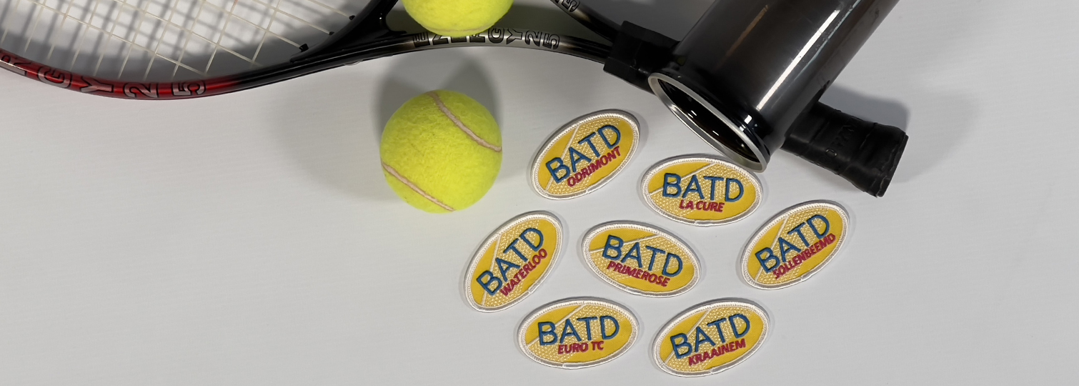 Combinaison d'écussons brodés thermocollants pour l'école de tennis BATD Kraainem