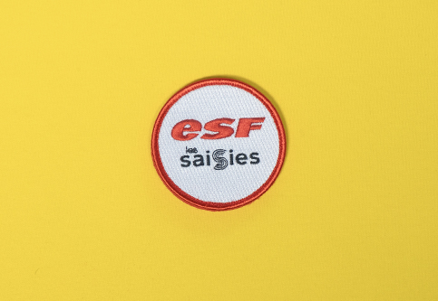 Écussons pour les moniteurs de ski de l'ESF Les Saisies